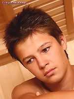 Cute twinkie skater showing his tender butt and jerking his big hairy uncut cock